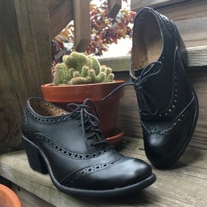 Frye Maggie black wingtip perforated oxford heels